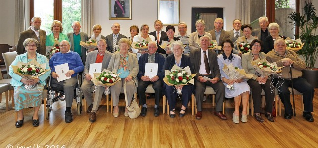 15 Echtparen in de bloemetjes gezet. 15 Echtparen in de bloemetjes gezet.