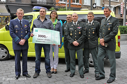 Carabiniers en Grenadiers schenken Ambulance Wens 3000 euro Carabiniers en Grenadiers schenken Ambulance Wens 3000 euro