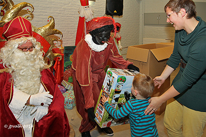 Disco Pieten verwelkomen de Sint op Crijt Disco Pieten verwelkomen de Sint op Crijt