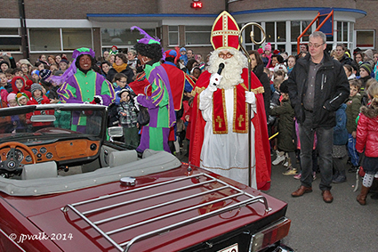 Motards brengen Sint tot aan Gemeentelijke Basisschool Motards brengen Sint tot aan Gemeentelijke Basisschool