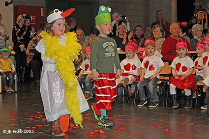 Grootouders genieten van de verliefde kikker en de eend Grootouders genieten van de verliefde kikker en de eend