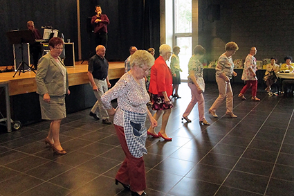 Paashaas ontvangt Okra Lutselus-Rooierheide