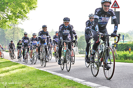 Diepenbeekse wielertoeristen fietsen samen door Haspengouw