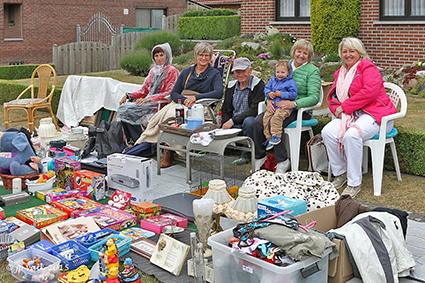 Regen spelbreker bij rommelmarkt Ganzenbroek Regen spelbreker bij rommelmarkt Ganzenbroek