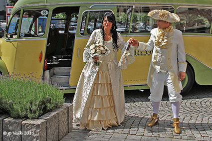 Markies Davy en Markiezin Natascha beloven elkaar eeuwige trouw