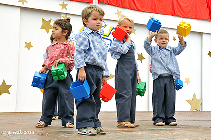 Kleuters Paleis tonen hun kunsten op hun schoolfeest