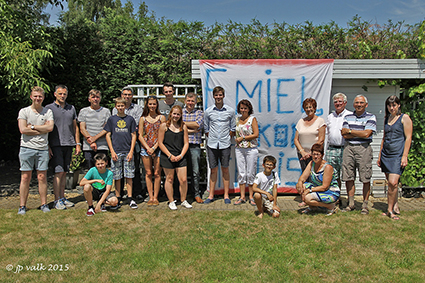 Emiel behaalt diploma in Valley Springs High School