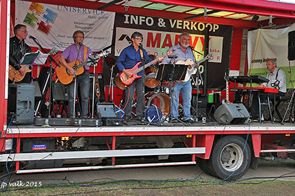Grote drukte op rommelmarkt Hei kermis Grote drukte op rommelmarkt Hei kermis