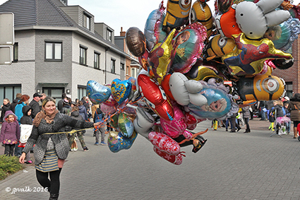 Veel schoon volk, ballen, snoepgoed en plezier bij carnaval