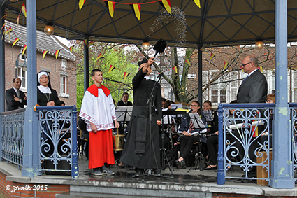 Kom naar een misviering in het Diepenbeekse dialect