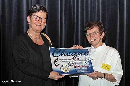 Klimop schenkt cheque aan KVG