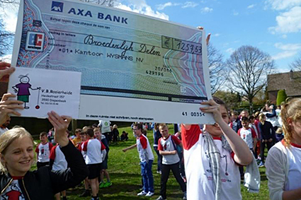 Sponsorloop van basisschool R.H en koffiestop van de Chiro brengen € 1257,53 op