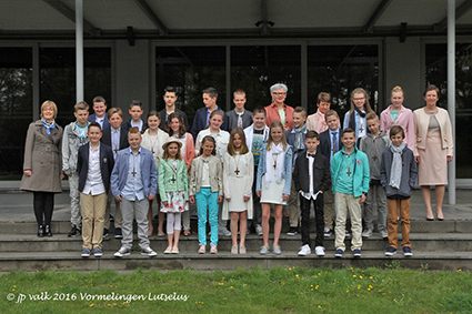 Jongeren van Lutselus ontvangen  H.vormsel