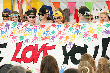 Tent houdt parochiale feesten Rooierheide droog
