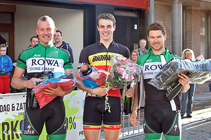 Belgisch kampioen Wout Verbeek wint Dorpskoers