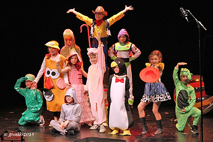 Jonge acteurs brengen musical “Showtime”