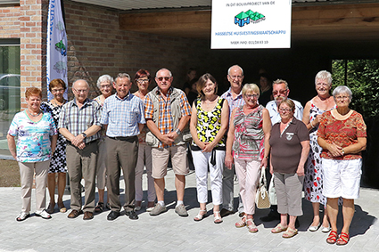 21 Huurders nemen sleutel van  huurappartement in ontvangst