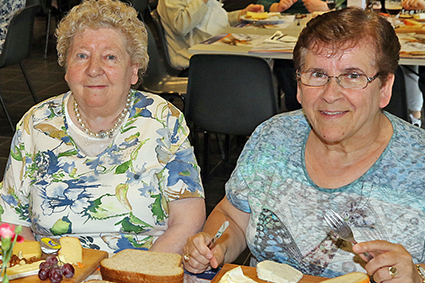 Diadiep serveert vlees-en kaasschotel