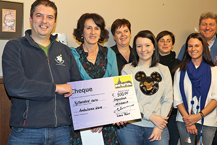 Ambulance Wens ontvangt cheque van N-va Diepenbeek