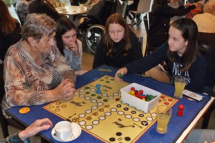Vormelingen maken kennis met ” het anders en hulpbehoevend zijn”.