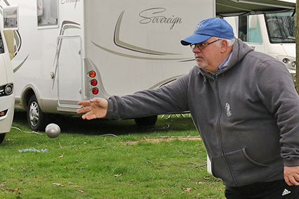 Vlaamse Kampeertoeristen verzamelen op Terlogt