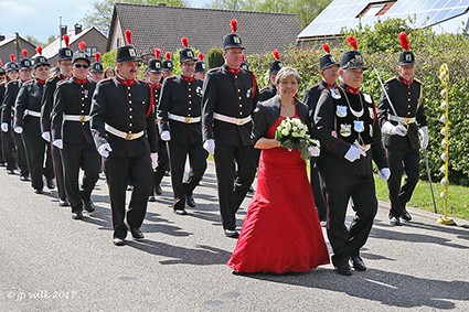 Koning buksschieten Harry feestelijk uitgewuifd