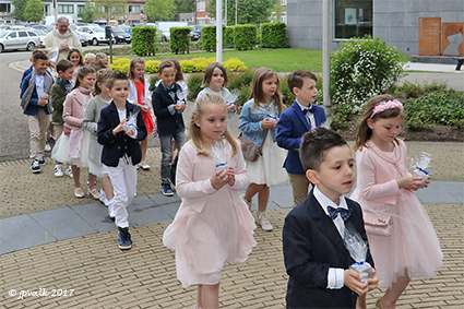 Eerste communiekantjes Paleis, De Loep en Lutselus