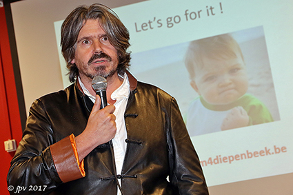 Scholen bouwen mee aan houten reus