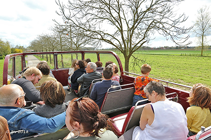 Koppen lopen bij Bloesemkriebels & Foodtruckfestival
