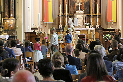 Eerste communie Gemeentelijke Basisschool en VBS Rooierheide