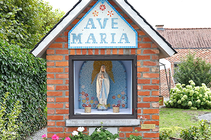 Mozaïek kunstwerk voor buurtkapel Dorpheidestraat