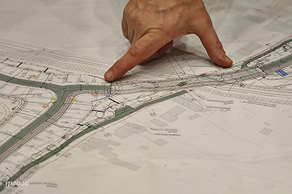 Pro en contra´s tijdens infomarkt sluiten van overwegen