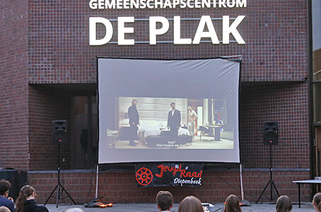 Gezellig avondje  filmplezier onder de sterrenhemel