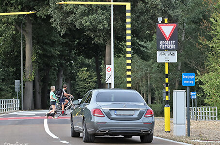 Stationsstraat  feestelijk ingehuldigd.