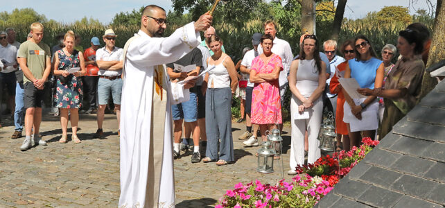 Torenklokje opent zegening van Bouquet kapel en kapel Laag Keizel