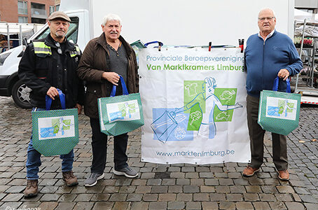 Gratis winkeltas voor bezoekers maandagmarkt