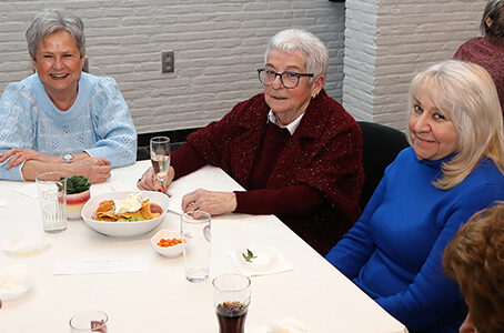 Katteweidelaan, Reitje, Elshouterbosstraat, Keistraat en Veldstraat feestelijk  geopend.